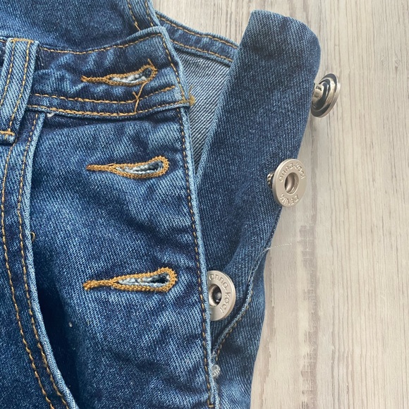 ANNA-KACI Junior Womens Distressed Denim Adjustable Strap Overall Dress. - Picture 4 of 7